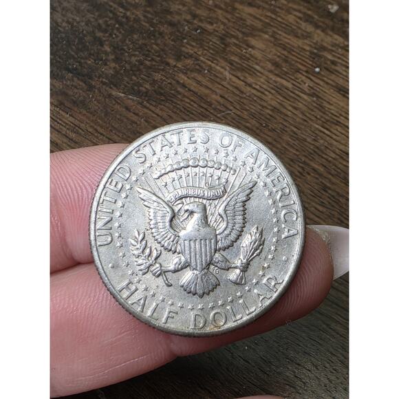 1971 D Kennedy Half Dollar Coin - circulated 2 - Picture 6 of 16